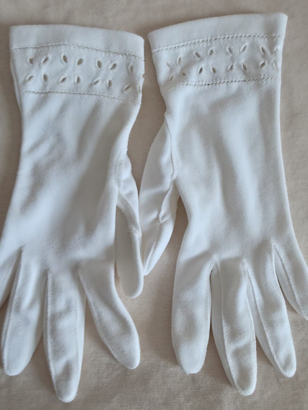 Vintage White Ladies Gloves with Eyelet Trim